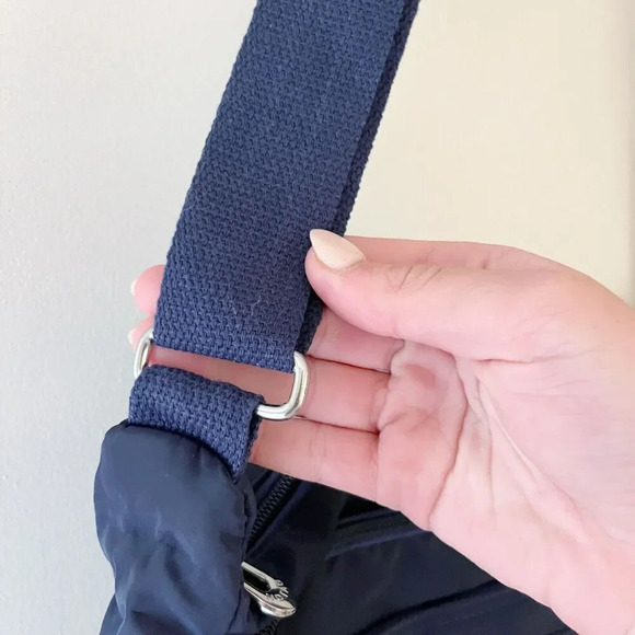 NoTag Womens Blue Crossbody Bag Adjustable Multi Pockets Travel Minimal Casual - Picture 7 of 7